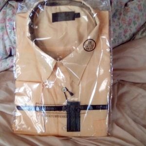 A man's dress shirt 3x 18 to 19 is the size